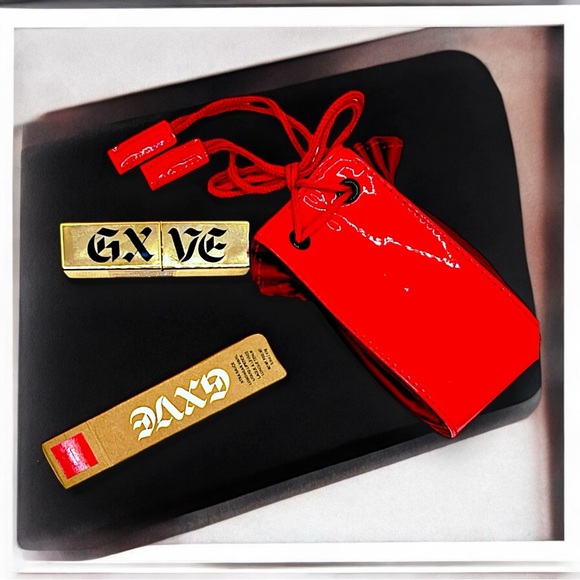 GXVE Original Sauce Liquid Lipstick + MAC Patent Drawstring Bag - Picture 3 of 13